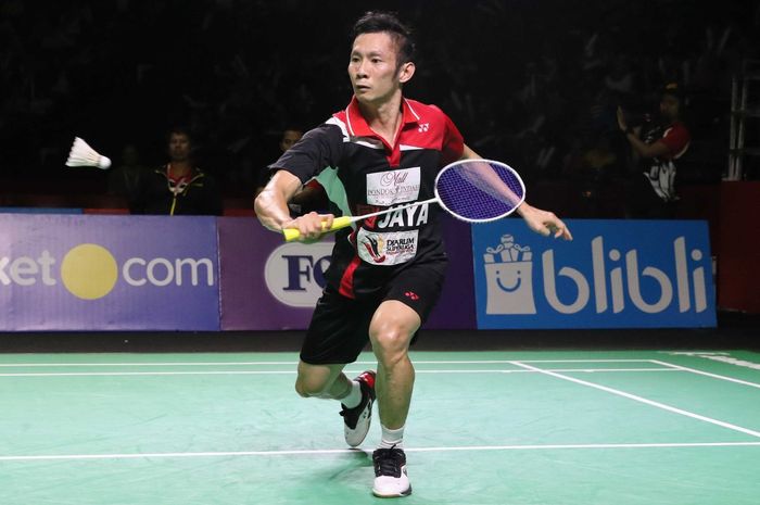 Pebulu tangkis tunggal putra Vietnam yang memperkuat Jaya Raya Jakarta, Nguyen Tien Minh tampil pada partai penentuan posisi ketiga melawan Berkat Abadi pada Djarum Superliga Badminton 2019 di GOR Sabuga, Bandung, Sabtu (23/2/2019).