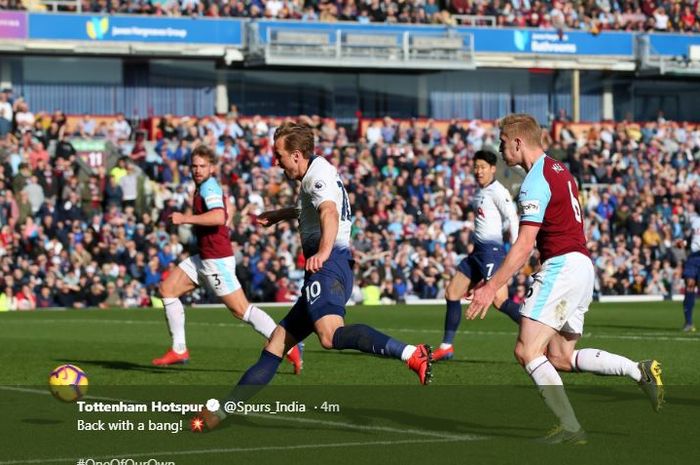 Harry Kane mencetak gol Tottenham Hotspur ke gawang Burnley, Sabtu (23/2/2019).