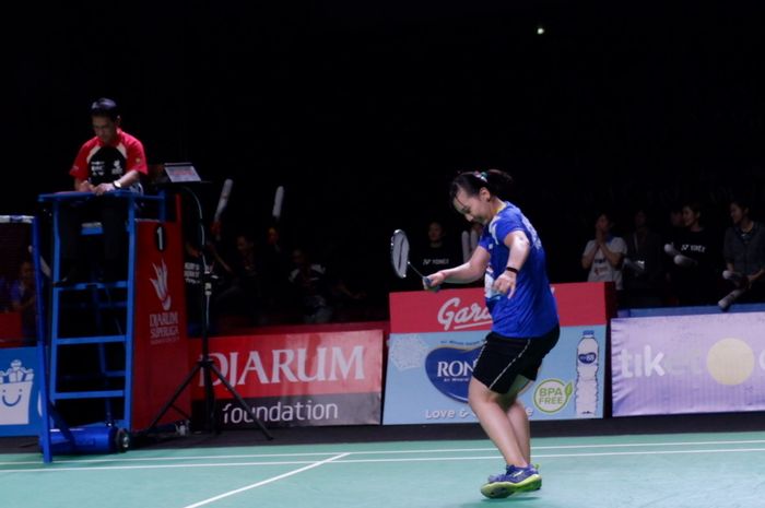 Pebulu tangkis tunggal putri, Gabriela Moningka melakukan selebrasi setelah memastikan kemenangan Berkat Abadi atas Unisys pada perebutan posisi ketiga Djarum Superliga Badminton 2019 di GOR Sabuga, Bandung, Sabtu (23/2/2019).