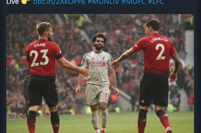 Mohamed Salah beraksi pada laga kontra Manchester United.