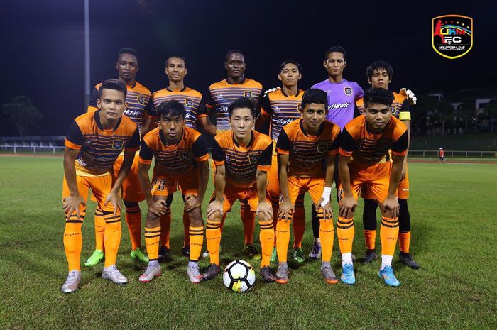 Para pemain UKM FC sebelum memulai laga Liga Premier Malaysia 2019.