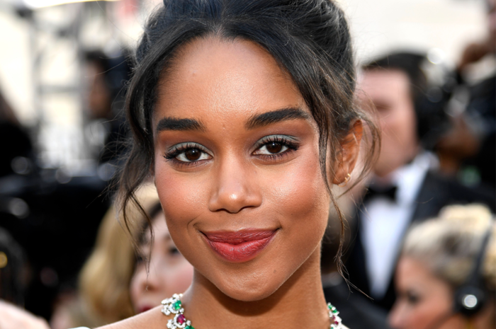 Tatanan Rambut Terbaik Selebriti Hollywood di Red Carpet Oscar 2019, Elegan dan Klasik &ndash; Laura Harrier