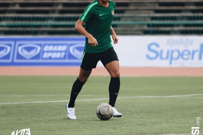 Bek timnas U-22 Indonesia, Andy Setyo dalam sesi latihan skuat Garuda Muda di Phnom Pehn, Kamboja, Senin (25/2/2019) pagi.