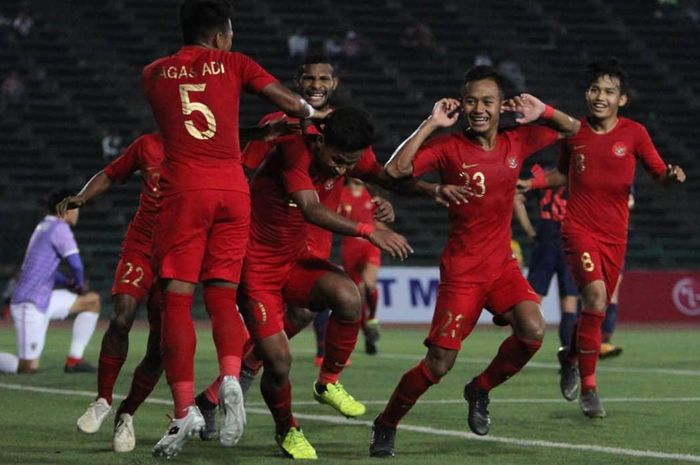 Para pemain timnas U-22 Indonesia merayakan gol Osvaldo Haay ke gawang Thailand pada final Piala AFF U-22 2019, Selasa (26/2/2019).