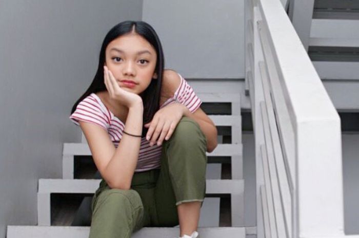 Kepoin 5 Fashion Anak Nola B3, Adyla Rafa Naura dengan 1 Model Sneakers