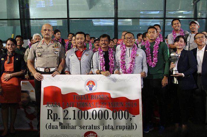 Suasana penyambutan kontingen timnas U-22 Indonesia di Bandara Soekarno-Hatta, 27 Februari 2019, setelah menjuarai Piala AFF U-22 2019.