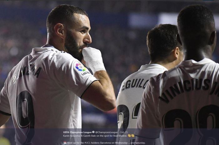 Penyerang Real Madrid, Karim Benzema, melakukan selebrasi gol.