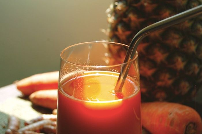 Minuman pereda sakit menstruasi dari nanas, wortel, dan kunyit