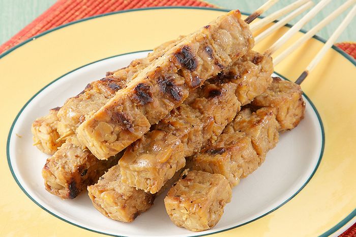 Sate Tempe Bacem Enak (skewered marinated tempe), a unque twist of the classic tempe.