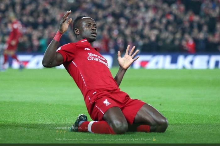 Penyerang Liverpool, Sadio Mane, merayakan gol ke gawang Watford.