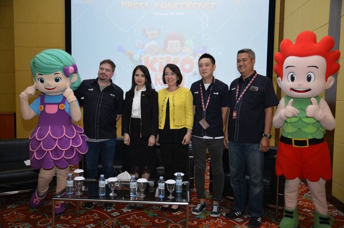 MNC Games with Liliana Tanoesoedibjo and the cartoon series character Kiko, at the launch of the Kiko Run game (28/2)