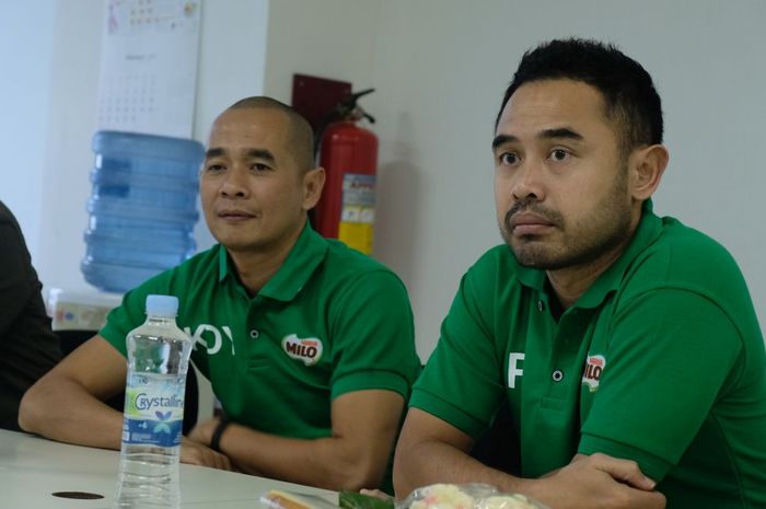 Tim pencari bakat di Milo Football Championship, Ponaryo Astaman (kanan) serta Kurniawan Dwi Yulianto (kiri). Keduanya merupakan mantan pemain timnas Indonesia.