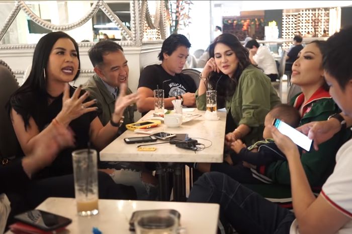 Makan Bersama Geng Mentri Ceria, Reino Barack Sibuk Sendiri dan Ungkap Hal yang Tak Disukainya dari Luna Maya
