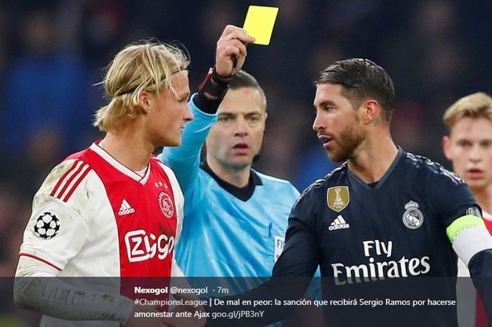 Sergio Ramos dengan sengaja mendapatkan kartu kuning di laga melawan Ajax Amsterdam pada leg pertama 16 besar Liga Champions