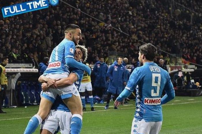 Para pemain Napoli merayakan gol yang dicetak ke gawang Parma dalam laga Liga Italia di Stadion Ennio Tardini pada 24 Februari 2019.