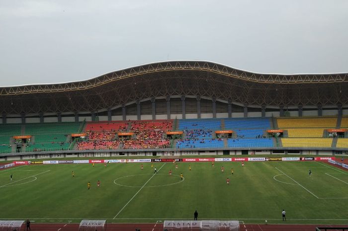 Pertandingan antara Bhayangkara FC melawan Semen Padang pada partai pertama Grup B Piala Presiden 2019 di Stadion Patriot Chandrabhaga, Bekasi, Minggu (3/3/2019).