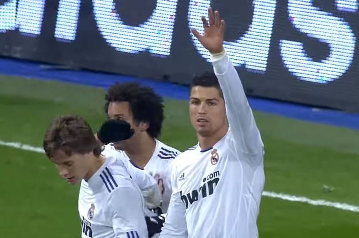 Cristiano Ronaldo mencetak gol saat Real Madrid melibas Malaga 7-0 pada lanjutan Liga Spanyol pada 3 Maret 20111 di Stadion Santiago Bernabeu.