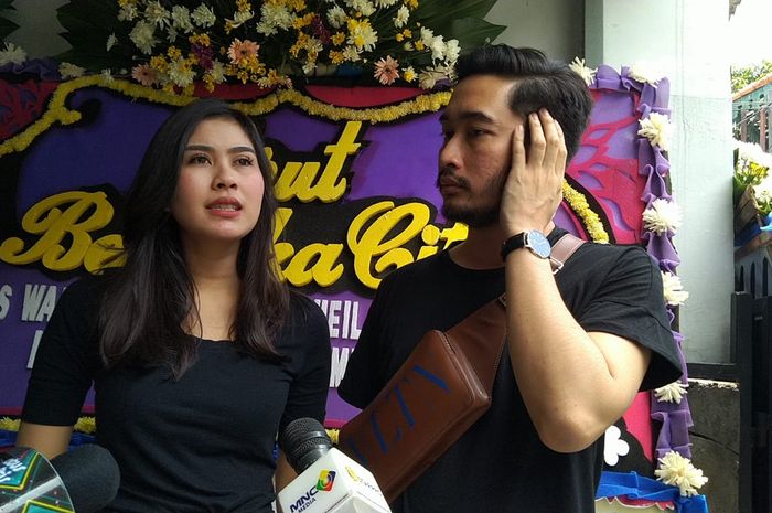 Syahnaz Sadiqah bersama sang suami, Jeje Govinda, saat ditemui Grid.ID di kawasan Tebet Barat, Jakarta Selatan, Senin (4/3/2019).