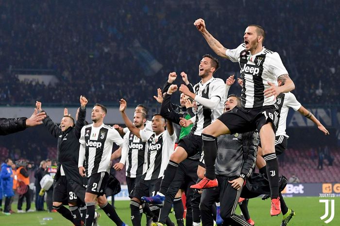 Para pemain Juventus merayakan kemenangan 2-1 atas Napoli dalam laga pekan ke-26 Liga Italia di Stadion San Paolo, Naples, 3 Maret 2019. 