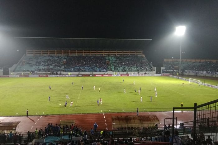 Suasana pertandingan antara PSIS Semarang melawan Persipura Jayapura pada matchday pertama Grup C Piala Presiden 2019 di Stadion Moch Soebroto, Magelang, Rabu (6/3/2019).