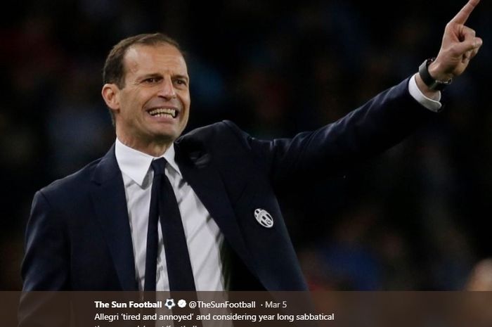 Pelatih Juventus, Massimiliano Allegri saat memberi instruksi di pertandingan Juventus melawan Napoli