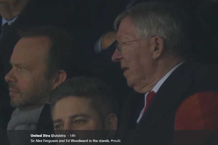 Sir Alex Ferguson tampak di tribun penonton saat Manchester United menghadapi Paris Saint-Germain di Parc des Princes