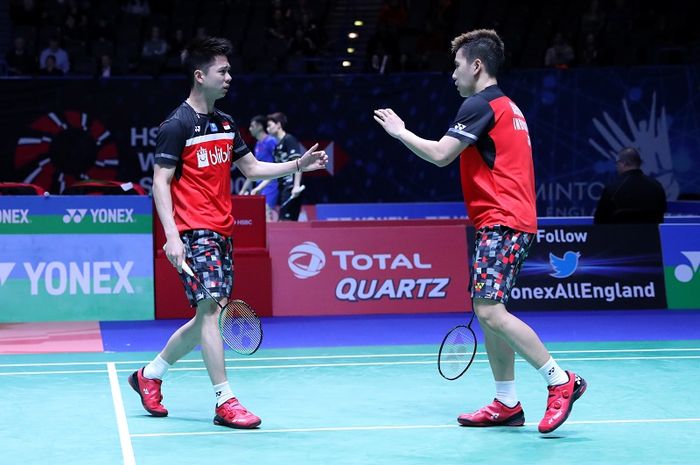 Pasangan ganda putra Indonesia, Marcus Fernaldi Gideon/Kevin Sanjaya Sukamuljo, bereaksi pada babak pertama All England Open 2019 di Arena Birmingham, Inggris, Rabu (6/3/2019).