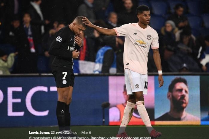 Marcus Rashford coba menghibur penyerang muda Paris Saint-Germain, Kylian Mbappe usai timnya kalah oleh Manchester United