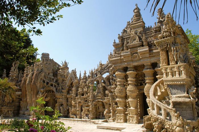 Ferdinand Cheval, Pengantar Pos yang Membangun Istana Semua Halaman