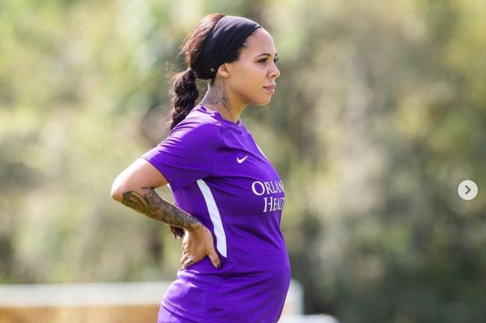 BIntang timnas putri AS, Sydney Leroux