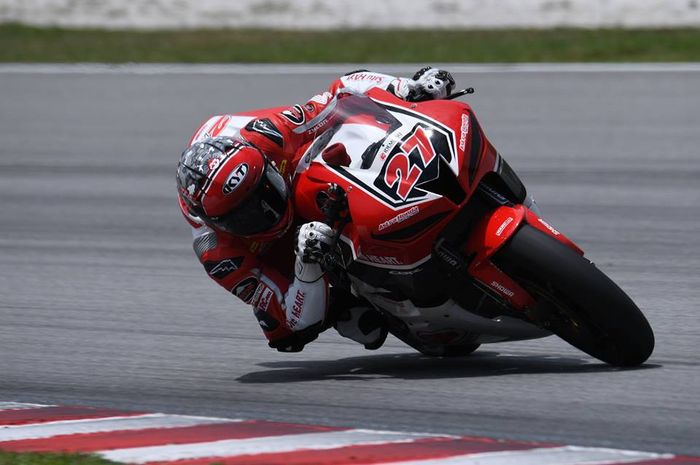 Andi Gilang saat tampil dalam sesi tes pramusim ARRC 2019 kelas SS600 yang berlangsung di Sirkuit Sepang, Malaysia.