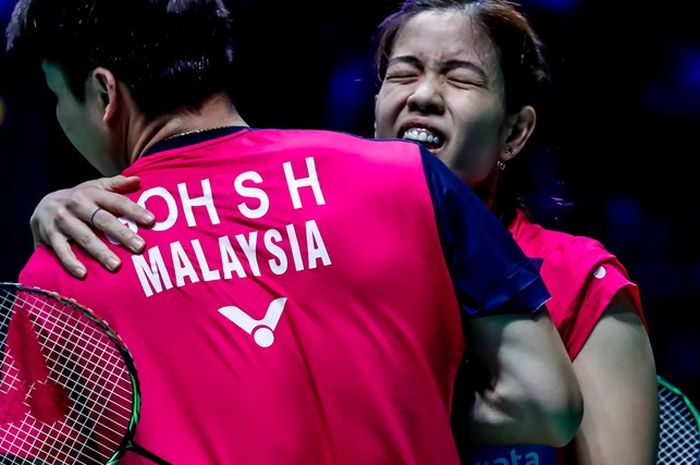 Pasangan ganda campuran Malaysia, Goh Soon Huat/Shevon Jemie Lai, melakukan selebrasi setelah memastikan diri ke semifinal All England Open 2019, Jumat (8/3/2019).