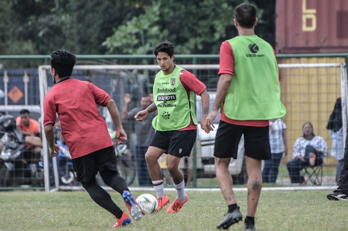 Sesi latihan Bali United menjelang laga melawan Semen Padang di Piala Presiden 2019.