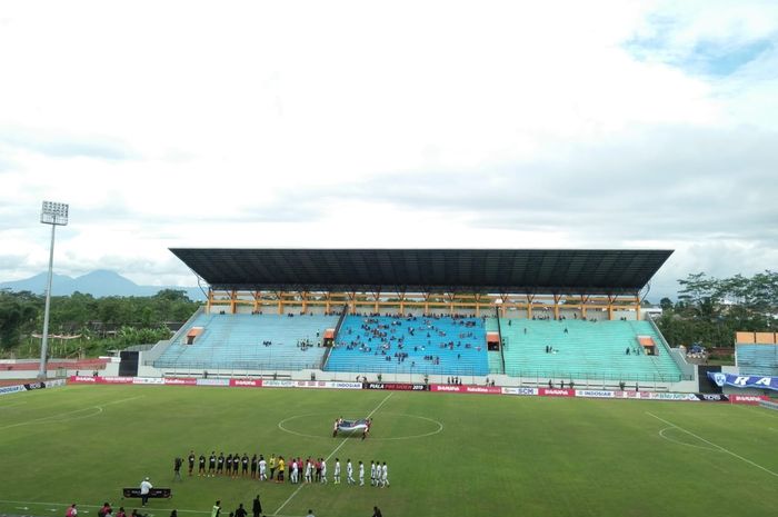 Suasana pertandingan PSM Makassar melawan Persipura Jayapura pada Grup C Piala Presiden 2019 di Stadion Moch Soebroto, Magelang, Minggu (10/3/2019).