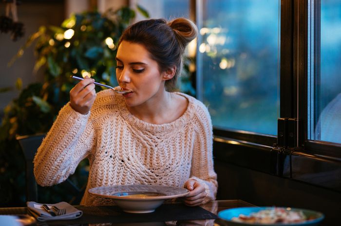 Makan Pelanpelan Bisa Membuat Cepat Kenyang dan Turunkan