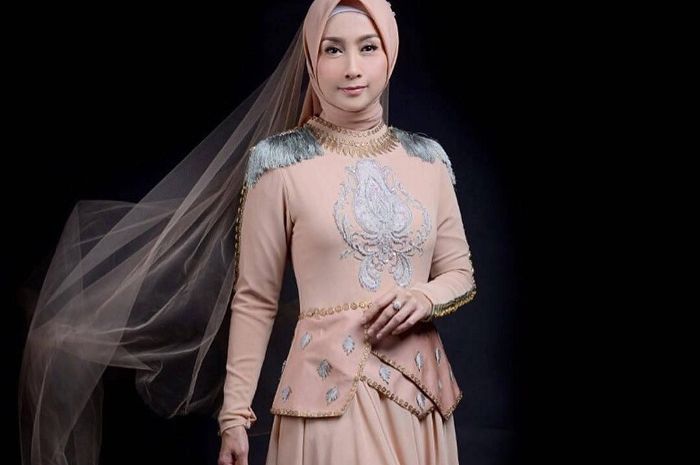 Lagu Desy Ratnasari / Sampai Hati By Desy Ratnasari On Amazon Music