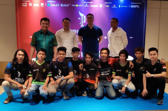 2019 eSports President's Cup committee with Pro Player at press conference