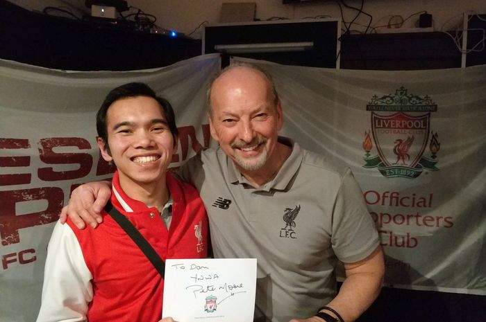 CEO Liverpool, Peter Moore (kanan), bersama kontribur BolaSport.com, Hardani Maulana, di Muenchen, Jerman, Selasa (12/3/2019). 