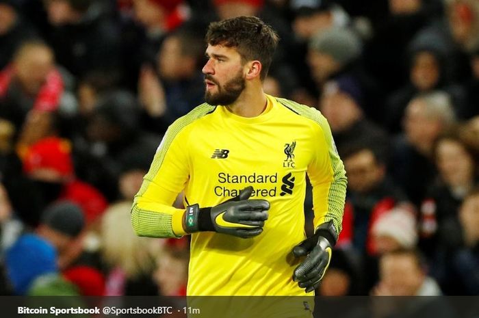 Kiper Liverpool, Alisson Becker pernah menyingkirkan Barcelona dari Liga Champions.