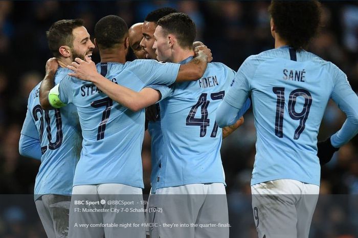 Para pemain Manchester City merayakan gol ke gawang Schalke dalam partai Liga Champions.