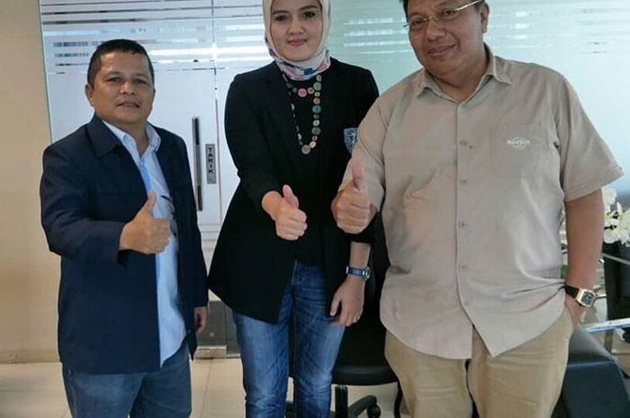 Beredar foto para calon investor Sriwijaya FC pada musim 2019, termasuk salah satunya Gede Widiade (kanan).