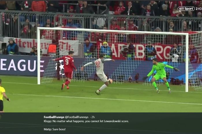 Bek Liverpool, Joel Matip, melakukan gol bunuh diri saat melawan Bayern Muenchen di Allianz Arena pada Rabu (13/3/2019)
