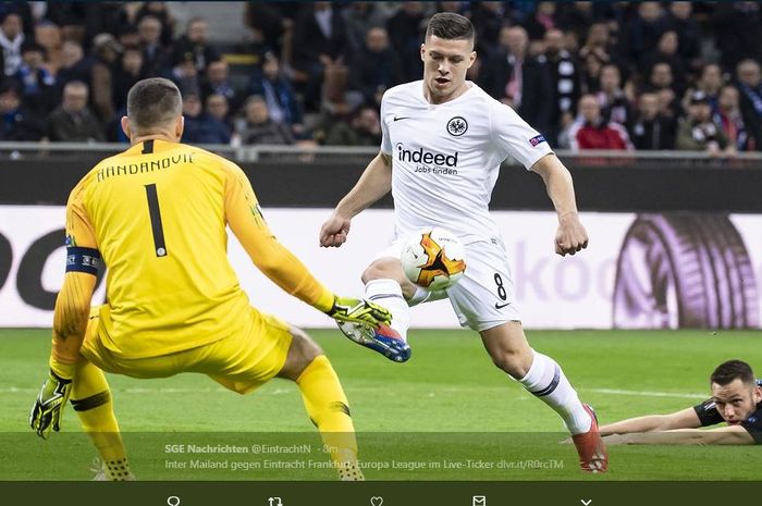 Luka Jovic mencetak gol Eintracht Frankfurt ke gawang Inter Milan pada laga Liga Europa di Giuseppe Meazza, 14 Maret 2019.