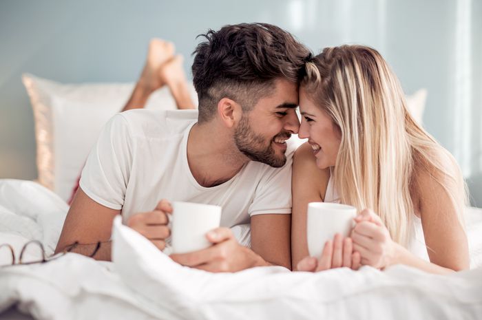 4 Tips Nyaman Jalani Hubungan Intim saat di Rumah Mertua, Dijamin