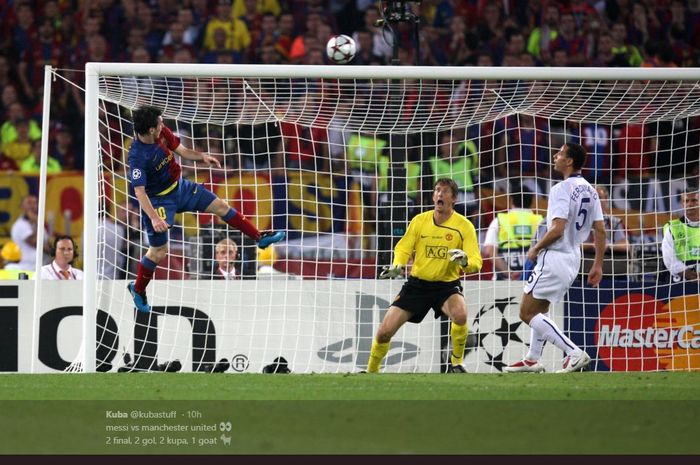 Lionel Messi mencetak gol ke gawang Manchester United final 2009 Liga Champions.
