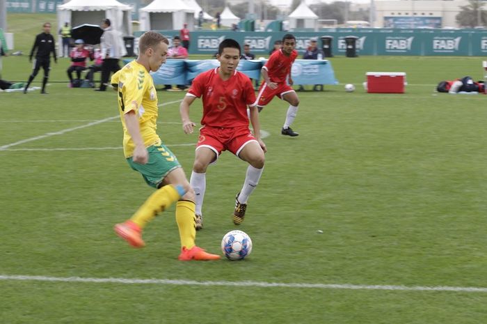 Tim Indonesia menghadapi Lithuania di pertandingan pertama cabang futsal Unified di Zayed Sports City, Abu Dhabi, Jumat (15/2/2019).