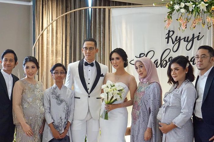 Pernikahan Ryuji Utomo dan Shabrina Ayu Roshandy.