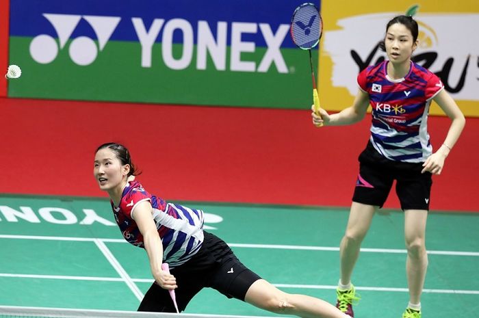 Pasangan ganda putri asal Korea Selatan, Chang Ye-na (depan)/Jung Kyung-eun, berhasil mencapi final Swiss Open 2019, seusai kalahkan Gabriella Stoeva/Stefani Stoeva (Bulgaria) pada babak semifinal, Sabtu (16/3/2019). 