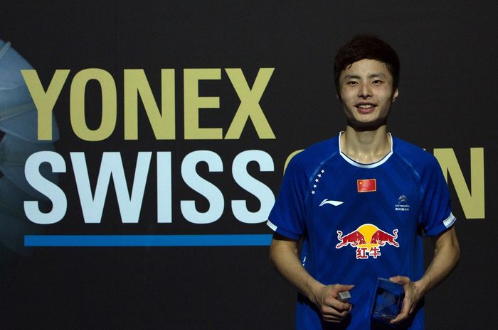 Pebulu tangkis tunggal putra asal China, Shi Yuqi, berhasil menjadi juara Swiss Open 2019, Minggu (17/3/2019), setelah mengalahkan Sai Praneeth (India).