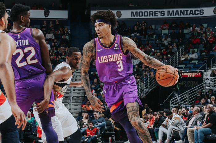 Kelly Oubre Jr (Phoenix Suns) mendribel bola saat berlaga melawan New Orleans Pelicans, Sabtu (16/3/2019).